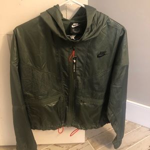 Women’s Nike windrunner cargo jacket